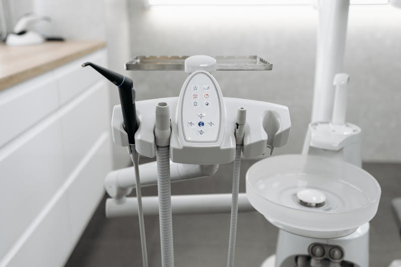 Benefits of laser dental treatment - Faster healing, less pain, and improved precision compared to traditional methods